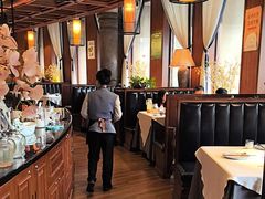 -八府香鸭·啫啫煲(华山路店)