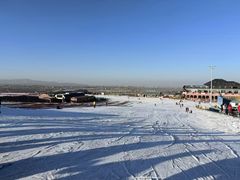 -丝绸之路山地度假区滑雪场