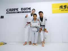 -菠萝格斗巴西柔术训练馆