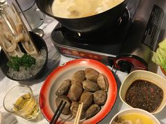 -鲜入围煮花胶鸡海鲜火锅