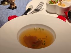 和牛清汤佐牛肉薄片-弦月窗LUNETTE BY AMANDA(复兴路店)