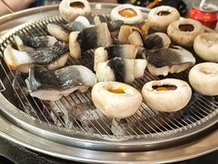 -围炉肉舍•炭烤活鳗•丹东海鲜烤肉(步行街店)