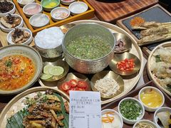 -良米山·云南野生菌过桥米线(上海首店)