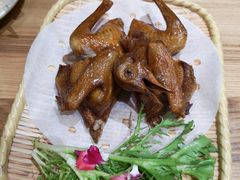 招牌灵芝红烧乳鸽-五谷芳乳鸽王（大梅沙总店C区）(网红打卡店)