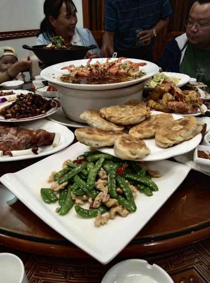 云庄家宴庭院餐厅-"回酒店路过无意间发现这家,感觉很多本地人.