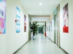 -粤港芭莎美容美发化妆学校
