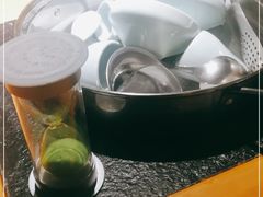 -洪氏嗨捞·广东猪肚鸡·椰子鸡火锅(西咸万象城店)