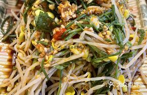 Sand Onion and Mung Bean Sprouts