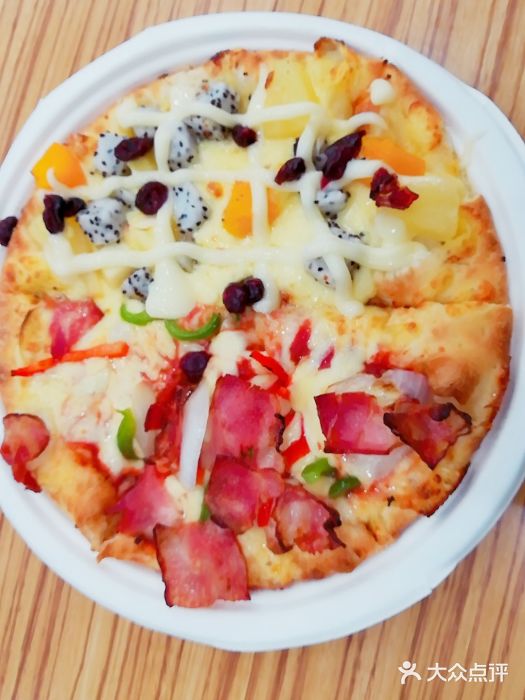 City1+1城市比萨(国商卫星广场店)缤纷水果王+美式培根双拼比萨图片