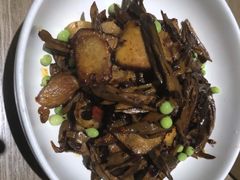 笋干烧腊肉-小大董·烤鸭(凤凰汇店)