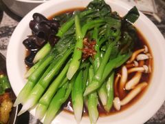 白灼菌菇菜心-新白鹿餐厅(松江开元地中海店)