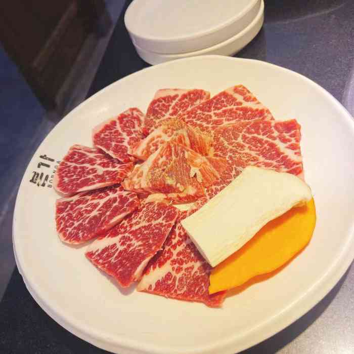 本家韩国烤肉(金轮大厦店)-"毫不犹豫的坐电梯下地下室,开门后又是一