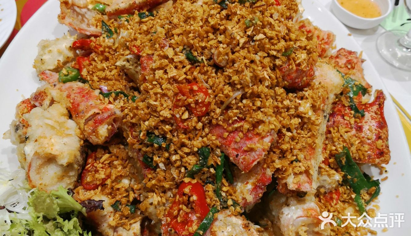 结果出品有惊喜。烧鹅皮脆肉香。阿拉斯加长脚蟹口味略淡