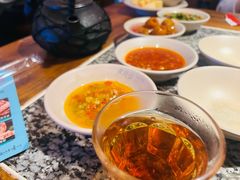 -老牌坊云南鱼豆花火锅(哈西万达店)