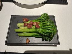 迷你西兰花配意式烟熏五花肉-atta bj(国贸商城店)