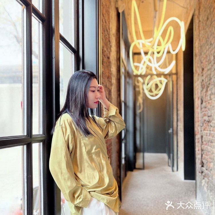 这家文艺螺蛳粉火锅店，闻着滂臭吃着真香！