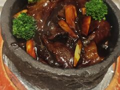 石锅葱烧海参-山东宾馆·齐鲁苑餐厅