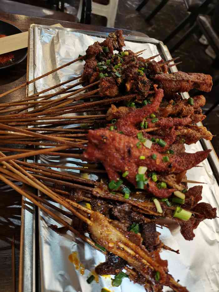 瓦烤·宜宾烧烤(天府长城店)-"[薄荷]环境:之前喜欢吃何师烧烤,一直.