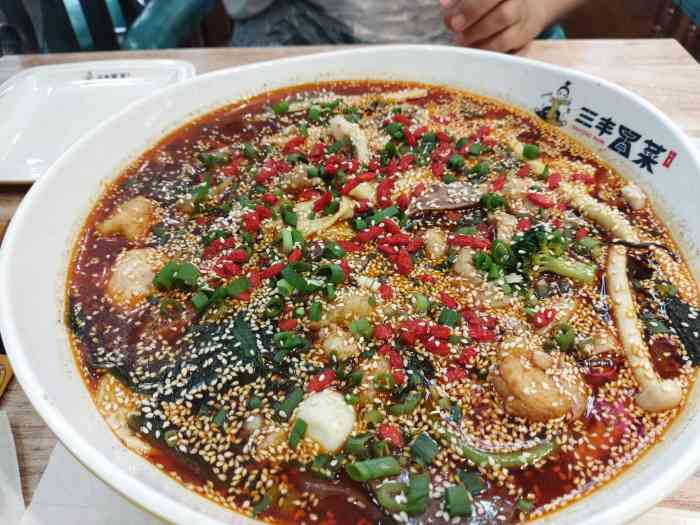 三丰冒菜(景子街店)-"自从上次把我辣蒙了以后,很久没来吃了. .