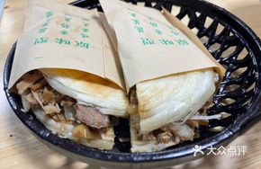 Lao Tong Meat Sandwich