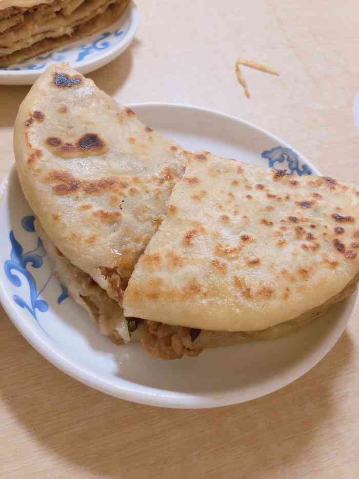 长乐斋牛肉饼-"单位门口的店,之前在大众点评上看见好多人.