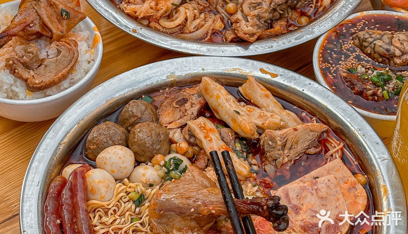 官亭路这个小巷子里藏着一家做冒菜的小店