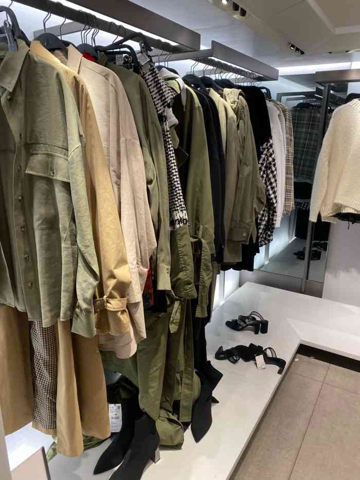 zara(万达广场店)-"个人非常喜欢的一家服装店, 位于广州市番.
