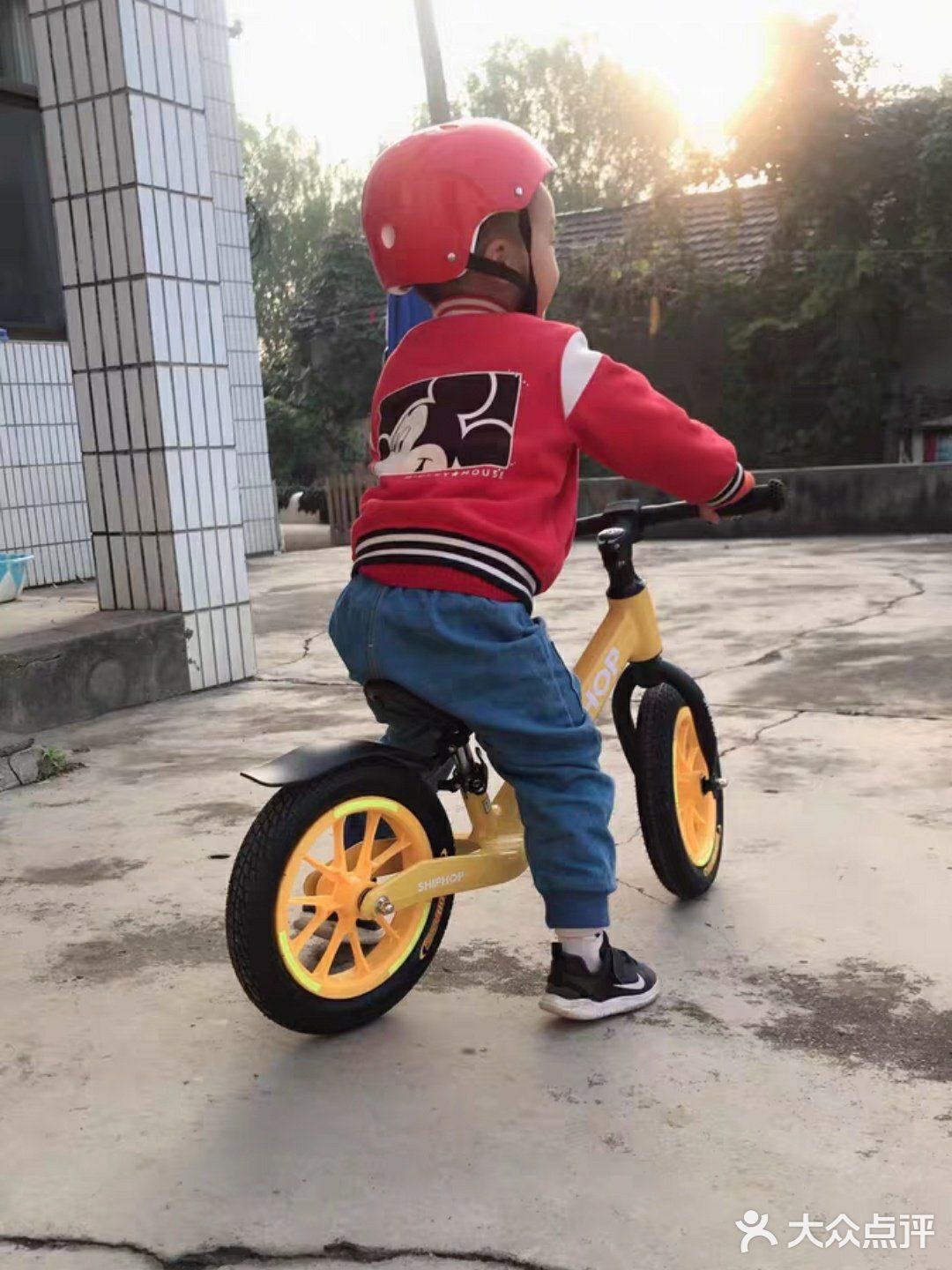 让宝宝喜欢的平衡车，充满欢乐的运动
