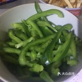 我把我不怎么喜欢吃的五样东西炒在一起了,味道很不错