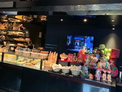 面包甜点陈列柜-Salon de The de Joel Robuchon(外滩18号店)