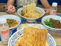 -李与白包子铺(桐梓林店)