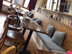 靠窗位-雕刻时光咖啡馆(南院门店)