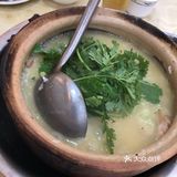 位于长兴路天鹅花园的伟记砂锅粥