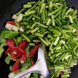 超下饭的蒜苔木耳炒肉就在这里