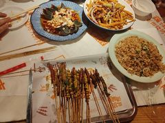 -老街烧烤大排档·地道湖北菜·龙虾馆(汉口火车站店)