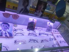 -提一眼镜·蔡司·依视路(小寨店)