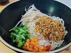 -两勺子一碗口水鸡拌面