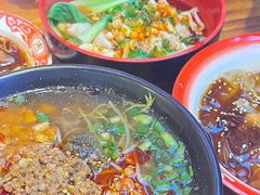 -爆炸头阿姨小四川正宗川味小吃(无任何分店)