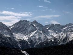 -亚拉雪山风景区