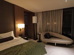 -上海滴水湖皇冠假日酒店