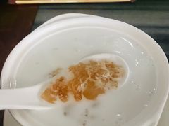 椰汁炖桃胶-黄师奶甜品店