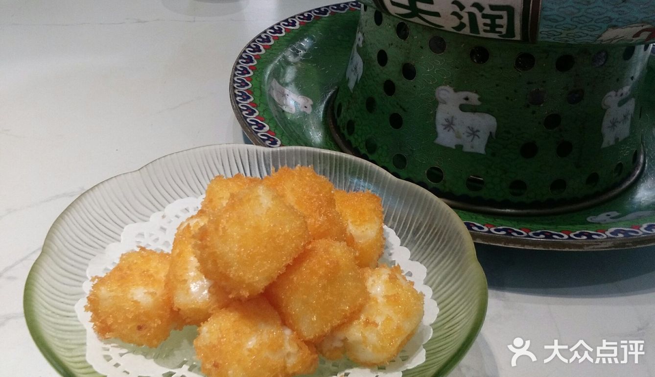 一串十二月元的三串烤肉最好吃一个个可以吃的很饱啊!