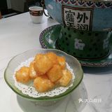 一串十二月元的三串烤肉最好吃一个个可以吃的很饱啊!