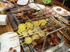 -哈尔滨小酒馆·鲜肉现穿自助烧烤(康新花园店)