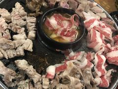 -江南猪肉商会无限续吃(弘大店)