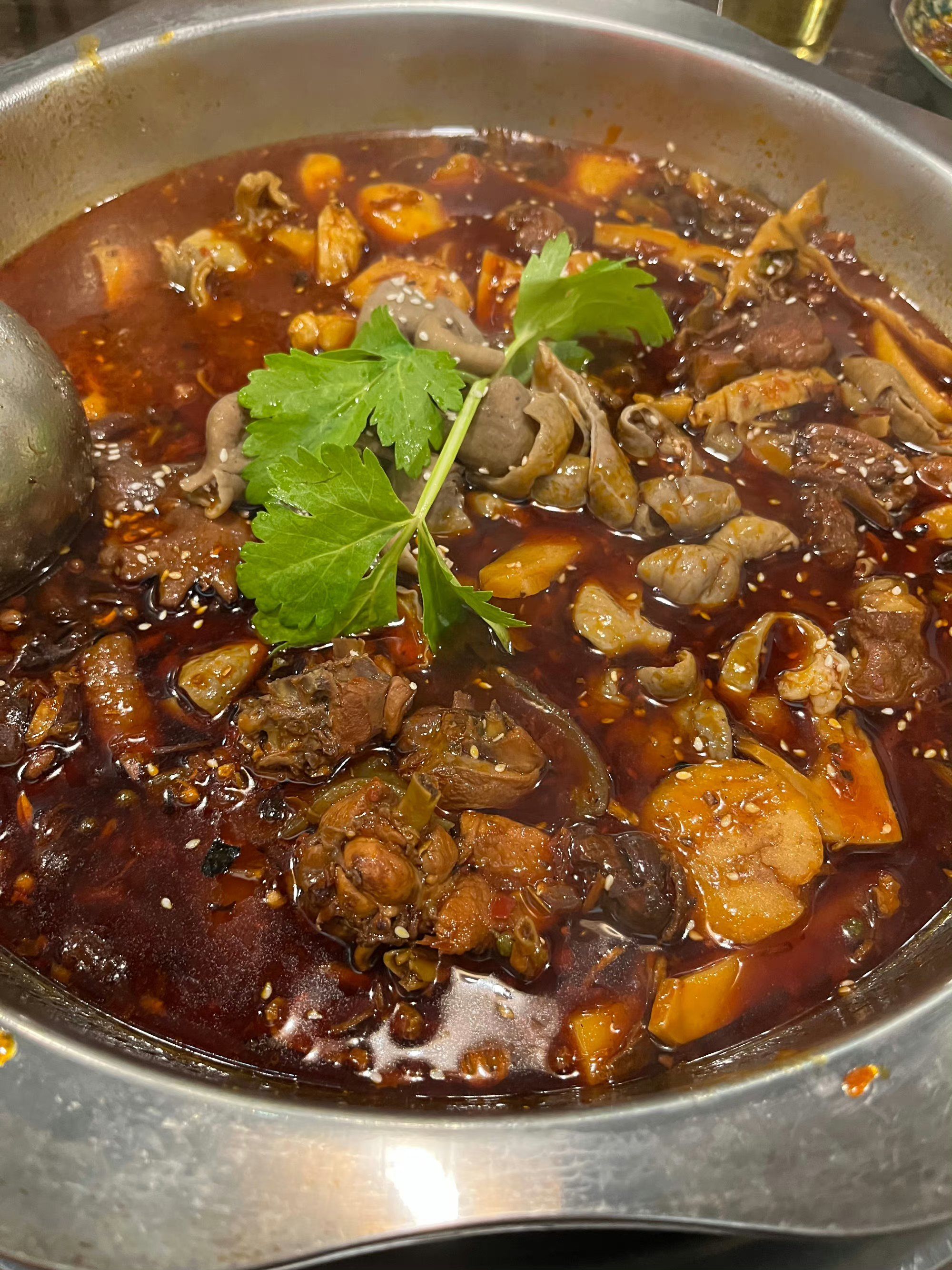 有一种火锅鸡 叫肥肠芋儿鸡 676767