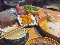 -洱火云南酸菜牛肉火锅(石景山当代商城店)