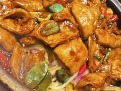 砂锅腊八蒜肥肠-闫府私房菜·百年鲁菜(恒隆店)