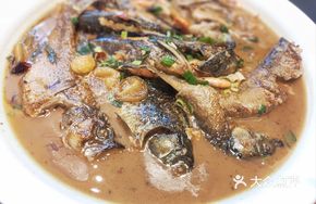 Braised Mixed River Fish