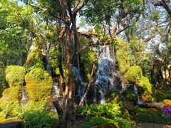 -Chom Cafe and Restaurant